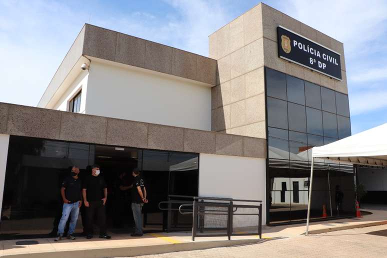 Young of DF forces the deconation to rape against colleagues and the police revealed fraud