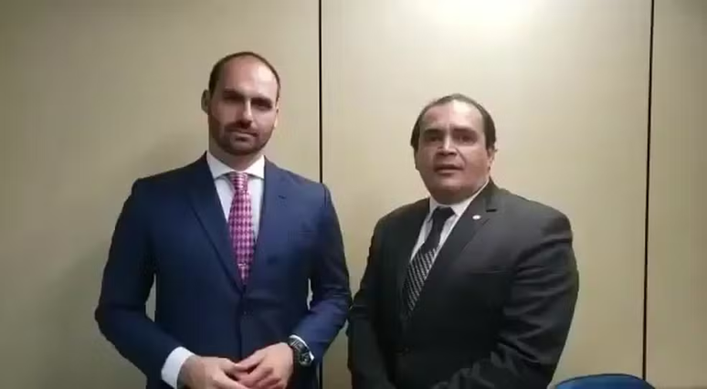 Eduardo Bolsonaro (PL-SP) e Delegado Marcelo Freitas (União-MG) em vídeo publicado em outubro de 2019
