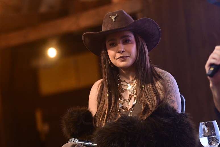 Lauana Prado lan&ccedil;a o DVD Raiz 3