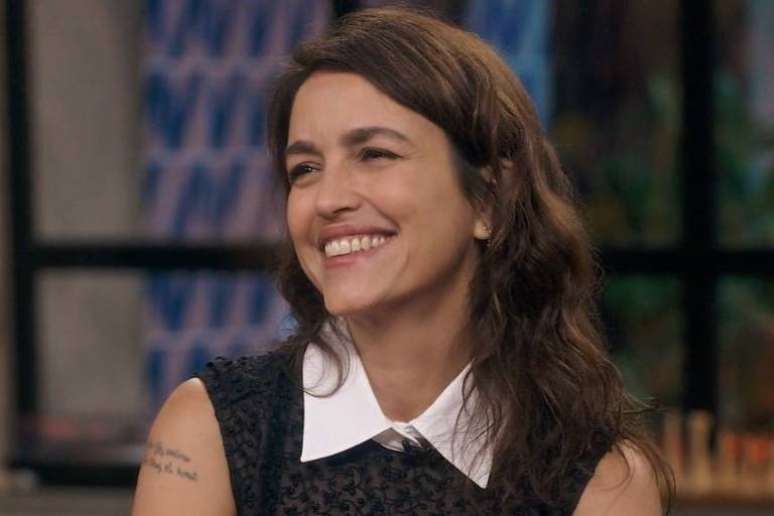 Manuela Dias, autora de 'Vale Tudo', desagradou at&eacute; a atores da novela com sua abordagem do amor entre as l&eacute;sbicas