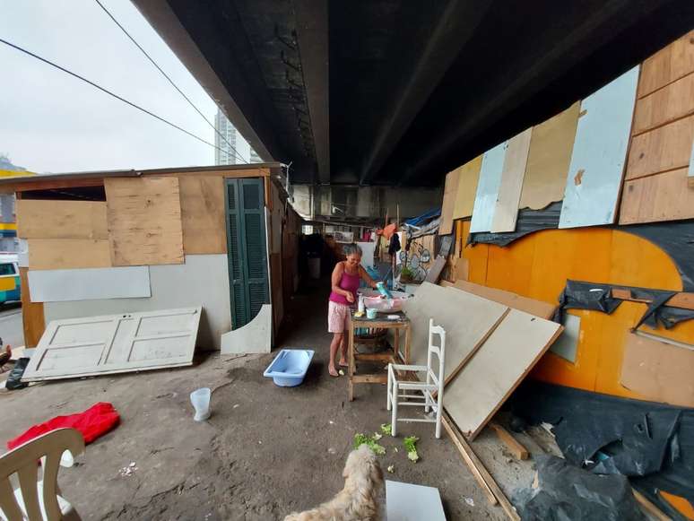 Família morava debaixo do viaduto do Tatuapé, zona leste de São Paulo. Veja nova moradia na foto abaixo.
