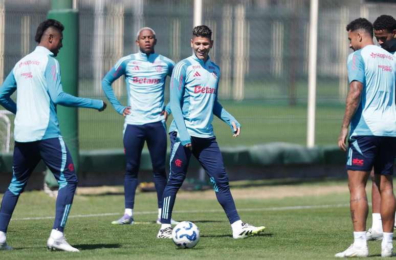 Carrascal tende a come&ccedil;ar no banco de reservas &ndash;