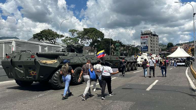 O governo de Maduro tomou medidas para ensinar a popula&ccedil;&atilde;o civil a usar armas diante de uma eventual agress&atilde;o dos Estados Unidos.