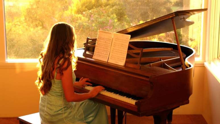Musicians feel pain differently from other people, scientists say