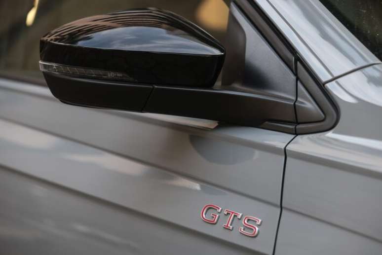 Nivus GTS tem emblema na porta. FOTO:Werther Santana/Estad&atilde;o