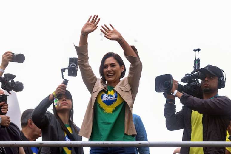 Michelle Bolsonaro afirma querer ser primeira-dama novamente; Jair est&aacute; ineleg&iacute;vel no momento