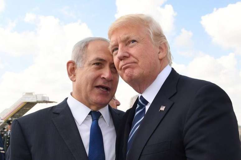 Trump saiu em defesa do primeiro-ministro israelense, que enfrenta processos judiciais