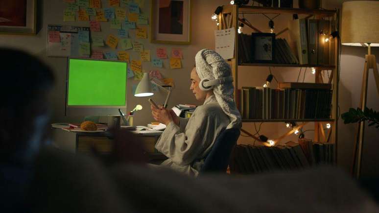 O aumento e a queda em seguida da temperatura corporal ap&oacute;s um banho quente de chuveiro &agrave; noite pode ajudar algumas pessoas a adormecer com mais facilidade