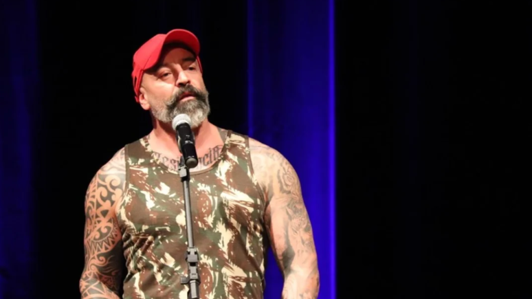 Humorist has a program of suspended shows after accusations of abusing his daughter