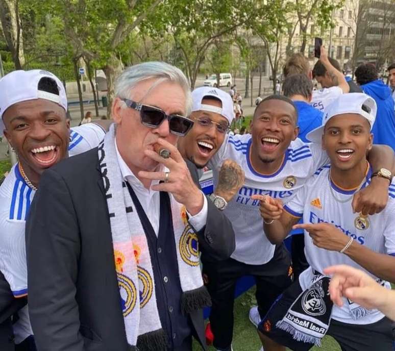 Carlo Ancelotti,quando treinador do Real, com Vini Jr., &Eacute;der Milit&atilde;o e Rodrygo.Hoje o t&eacute;cnico&eacute; Xabi Alonso &ndash;