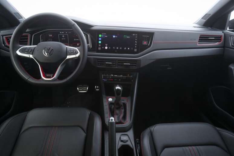 Nivus tem faixa de couro sint&eacute;tico na parte central do painel FOTO: Felipe Rau/Estad&atilde;o