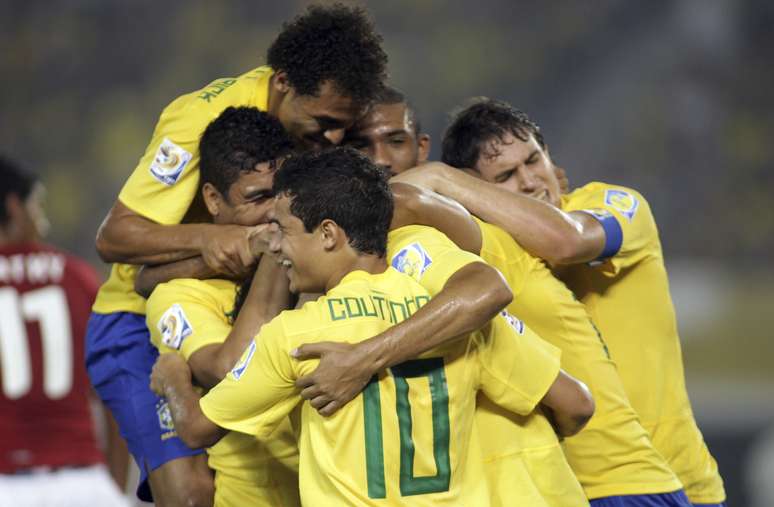 Parte do elenco da Seleção Brasileira que conquistou a Copa do Mundo Sub-20 de 2011, na Colômbia