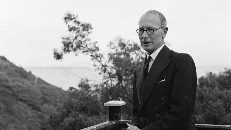 Apesar das falhas, o Relatório Wolfenden despertou um debate público sobre a igualdade de direitos, a moralidade e o papel do Estado em 1957. Apesar das falhas, o Relatório Wolfenden despertou um debate público sobre a igualdade de direitos, a moralidade e o papel do Estado em 1957.