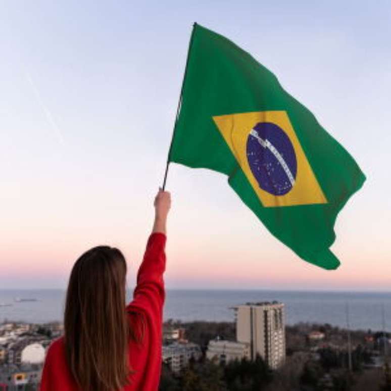 Extract removed from the Brazilian national hymn and exposes the forgotten inheritance