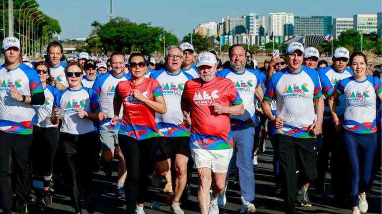 Lula participa de Corrida e Caminhada MEC Lula participa de Corrida e Caminhada MEC