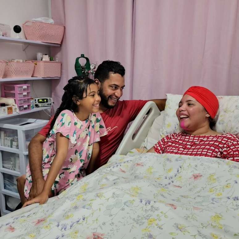 Amanda Wanessa com o marido, Dobson dos Santos, e a filha