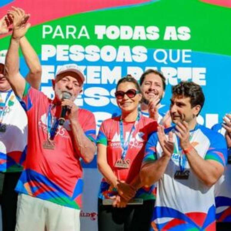 Lula durante corrida pelos 95 anos do MEC. Lula durante corrida pelos 95 anos do MEC.