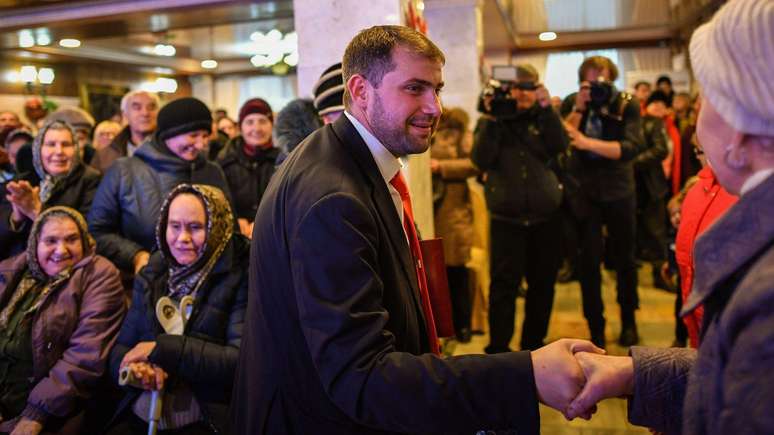 The network was associated with the oligarca Ilan Shoor molding, seen in a countryside in the country in 2019 and now fugitive in Moscow.