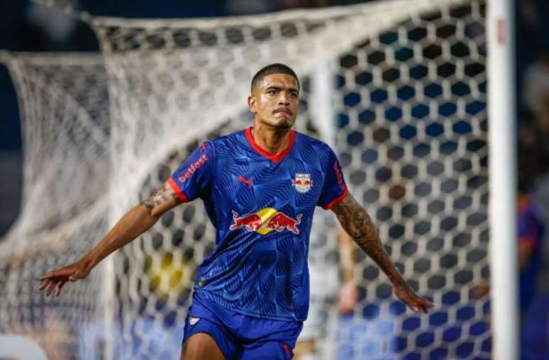 Jhon Jhon e Mayke, que jogaram juntos no Palmeiras, disputam bola em Bragantino x Santos – Jhon Jhon e Mayke, que jogaram juntos no Palmeiras, disputam bola em Bragantino x Santos –