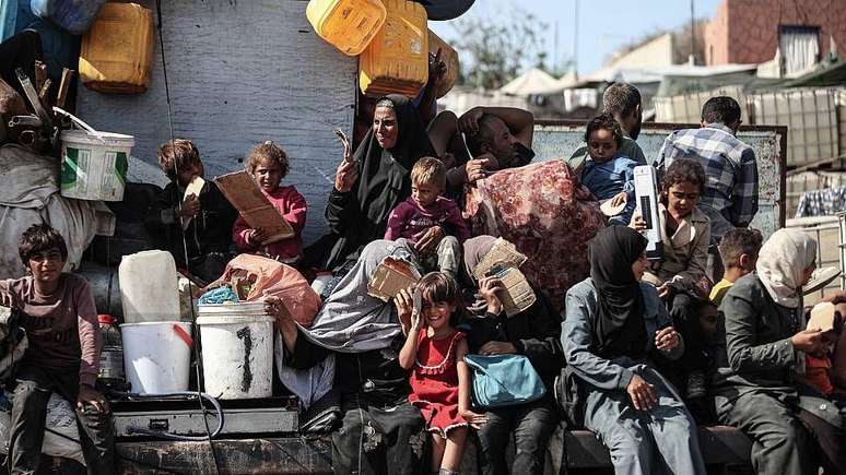 "&Eacute; desumano esperar que meio milh&atilde;o de crian&ccedil;as, espancadas e traumatizadas por mais de 700 dias de conflito implac&aacute;vel, fujam de um inferno apenas para acabar em outro", disse Tess Ingram, porta-voz da Unicef