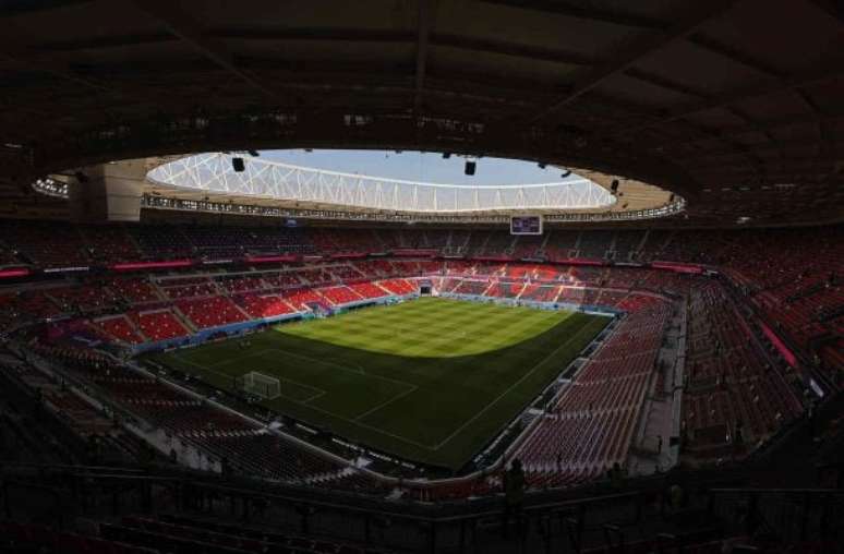 Foto da taça do Intercontinental. Final será no Qatar.