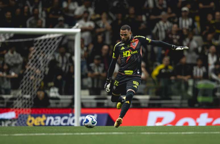With his beautiful defenses, Everson obtained the athletic victory against Missol.