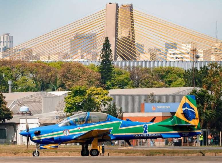 Sao Paulo SP 28/09/2025 METROPOLE DOMINGO AEREO FAB / - Avioes da Esquadrilha da fuma&ccedil;a faz apresenta&ccedil;&atilde;o no Campo de Marte em Sao Paulo Foto @eda_oficial e @ramosaviation via Instagram