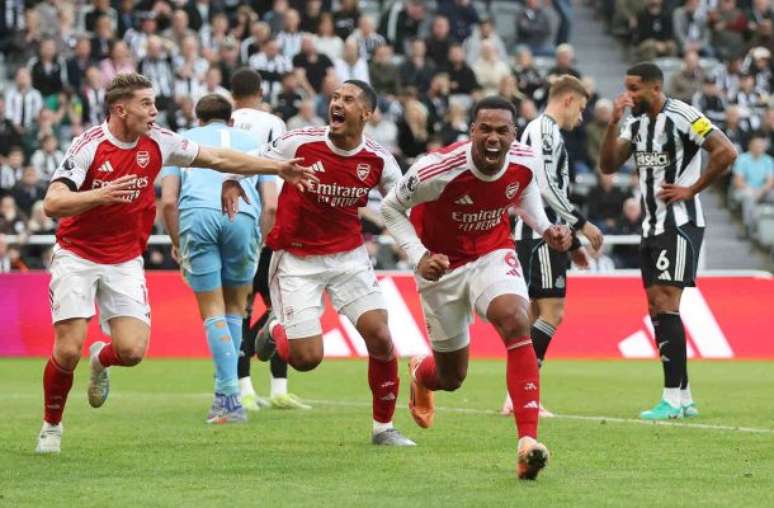 Momento do gol marcado por Gabriel Magalhães na virada do Arsenal sobre o Newcastle – Momento do gol marcado por Gabriel Magalhães na virada do Arsenal sobre o Newcastle –