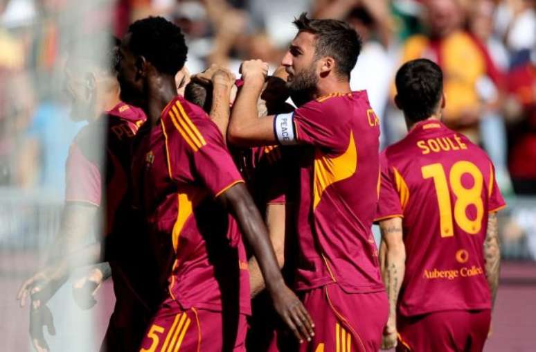 Dovbyk cabeceia e fez o primeiro gol da Roma sobre o Verona Dovbyk cabeceia e fez o primeiro gol da Roma sobre o Verona