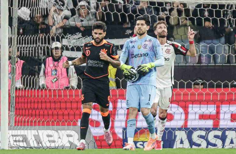 Yuri Alberto lost a bizarre penalty against Flamengo -