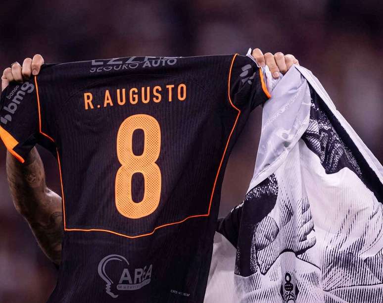 Renato Augusto recebeu homenagem do Corinthians – Renato Augusto recebeu homenagem do Corinthians –
