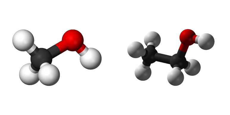 O metanol (à esquerda) e o etanol (à direita) têm estruturas químicas diferentes. Wikimedia Commons, CC BY