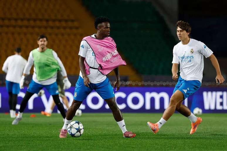 Vini Jr durante treinamento de prepara&ccedil;&atilde;o para o duelo contra o Kairat na Champions &ndash;