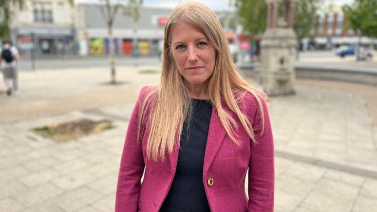 Donna Jones afirma que alguns jovens est&atilde;o cometendo crimes graves