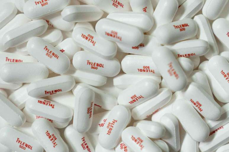 O analg&eacute;sico acetominofeno - mais conhecido como paracetamol no Brasil - &eacute; frequentemente vendido sob a marca Tylenol. AP Photo/Jae C. Hong