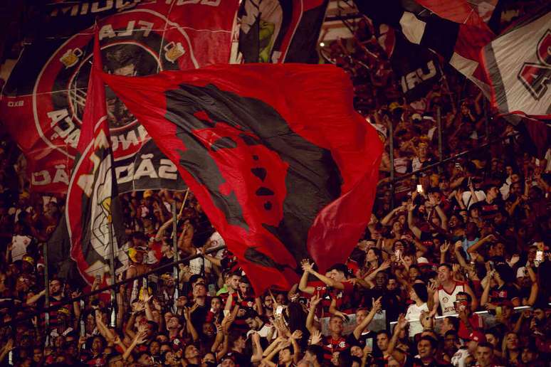 Bandeira em homenagem ao Zico, &iacute;dolo do Flamengo &ndash;