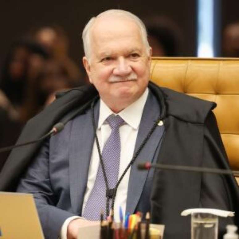 Ministro Edson Fachin assume presidência do STF.