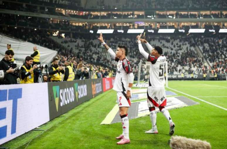 Gilvan de Souza/Flamengo - Legenda: Flamengo vence o Corinthians em Itaquera e sobe na tabela / Jogada10