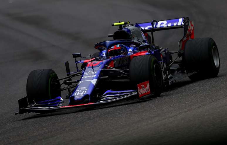 Carro da equipe Toro Rosso STR14 de 2019, dirigido por Gasly e Albon