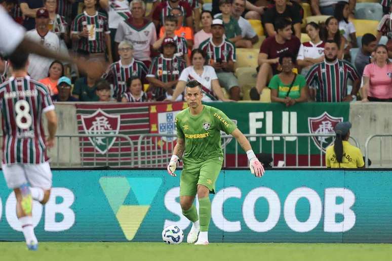 F&aacute;bio em a&ccedil;&atilde;o pelo Fluminense &ndash;