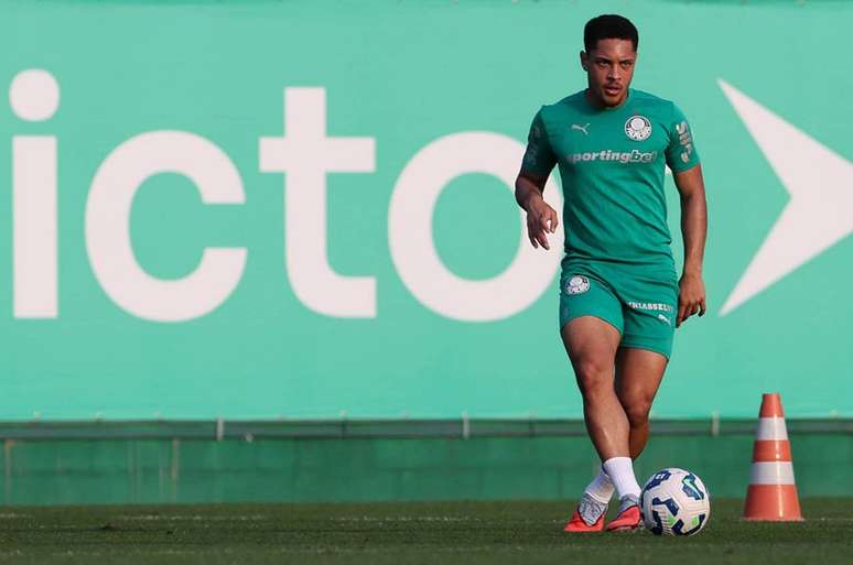 Vitor Roque vive grande momento no Palmeiras &ndash;