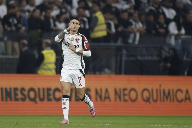 Flamengo increases domain on the Corinthians