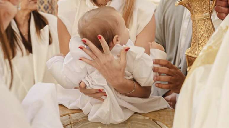 Who is? Godmother of Luan Santana’s daughter enchants showing new photos of baptism