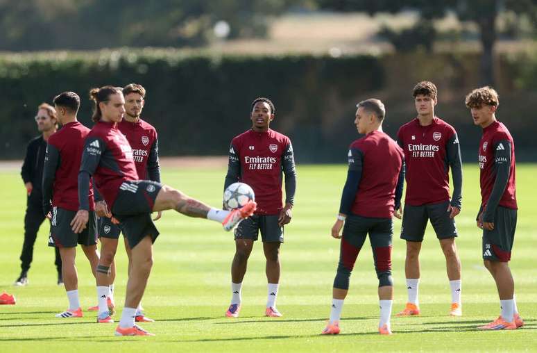 Jogadores do Arsenal durante treinamento da equipe &ndash;