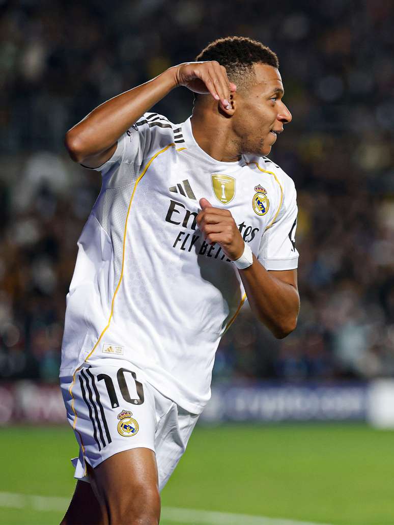 Mbapp&eacute; comemorando um dos gols 