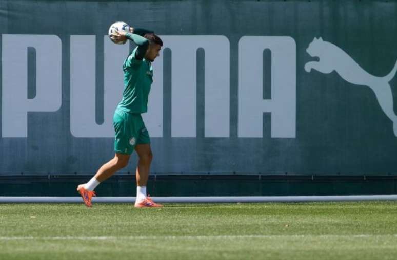 Raphael Veiga pode ter nova chance no time titular do Palmeiras –