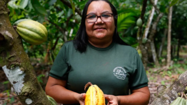 Dona Nena, na fábrica de chocolate Filha do Combu, a casa do chocolate da Dona Nena (Izete Costa), na Ilha do Combu, no Pará