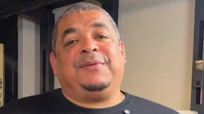 Vampeta posou nu novamente