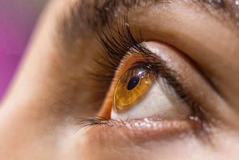 Can the color of the eyes influence eye health? The expert explains the risks