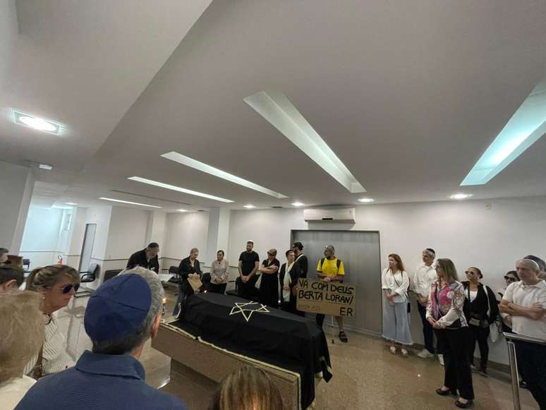 Solenidade em homenagem &agrave; atriz que morreu aos 99 anos teve baixa ades&atilde;o de famosos